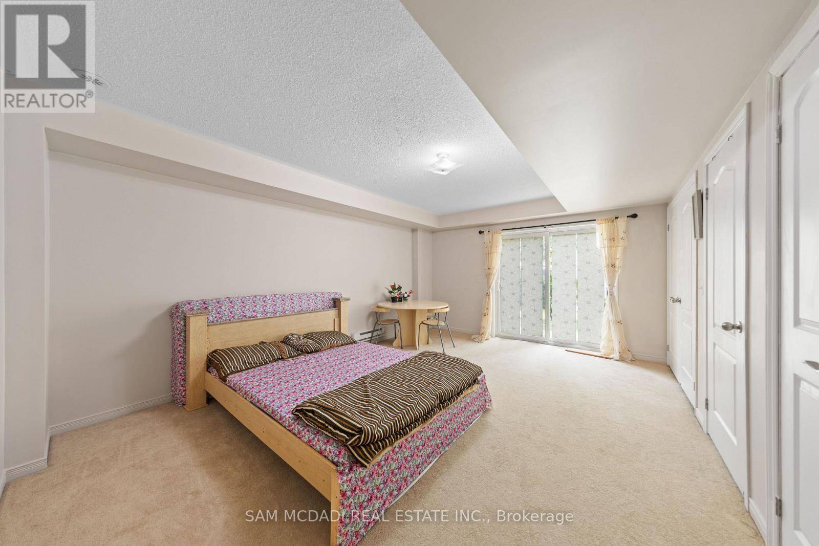 Brampton (bram West), ON L6Y0R1,103 CEDAR LAKE CRESCENT