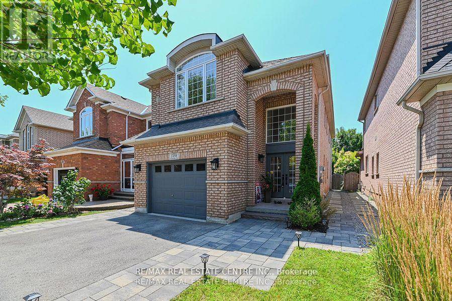 Oakville (ro River Oaks), ON L6H6S2,2498 LONGRIDGE CRESCENT