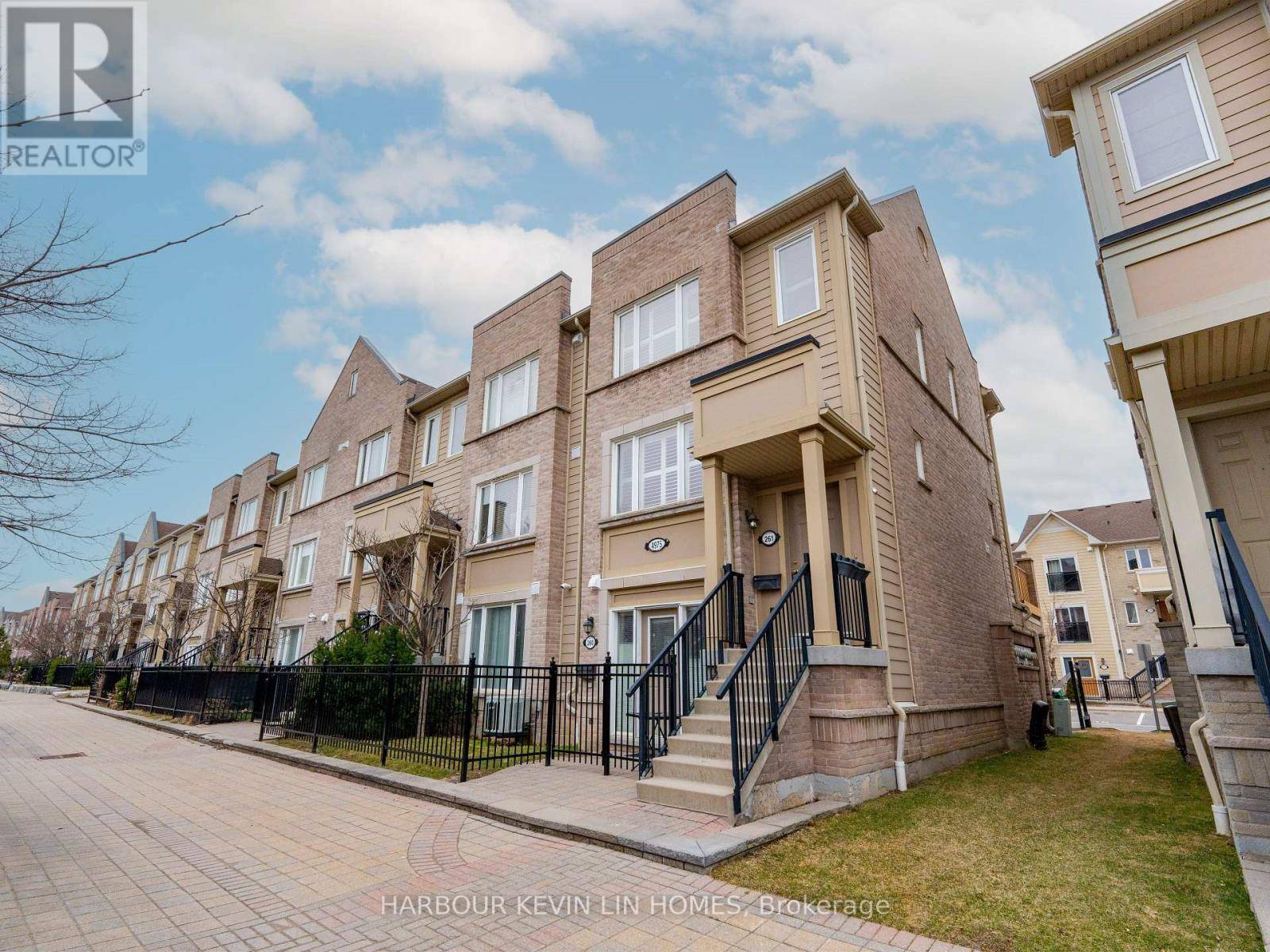 Mississauga (churchill Meadows), ON L5M8E2,4975 Southampton DR #261