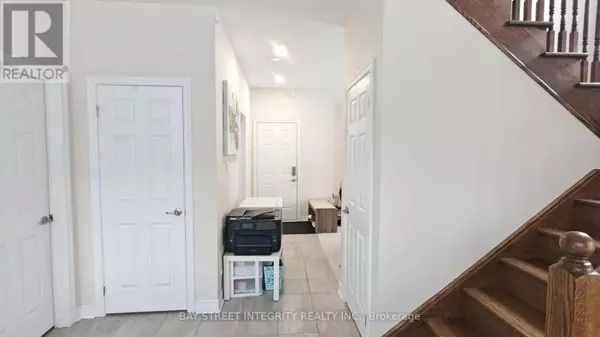 Oakville (oa Rural Oakville), ON L6M1S3,3302 ERASMUM STREET