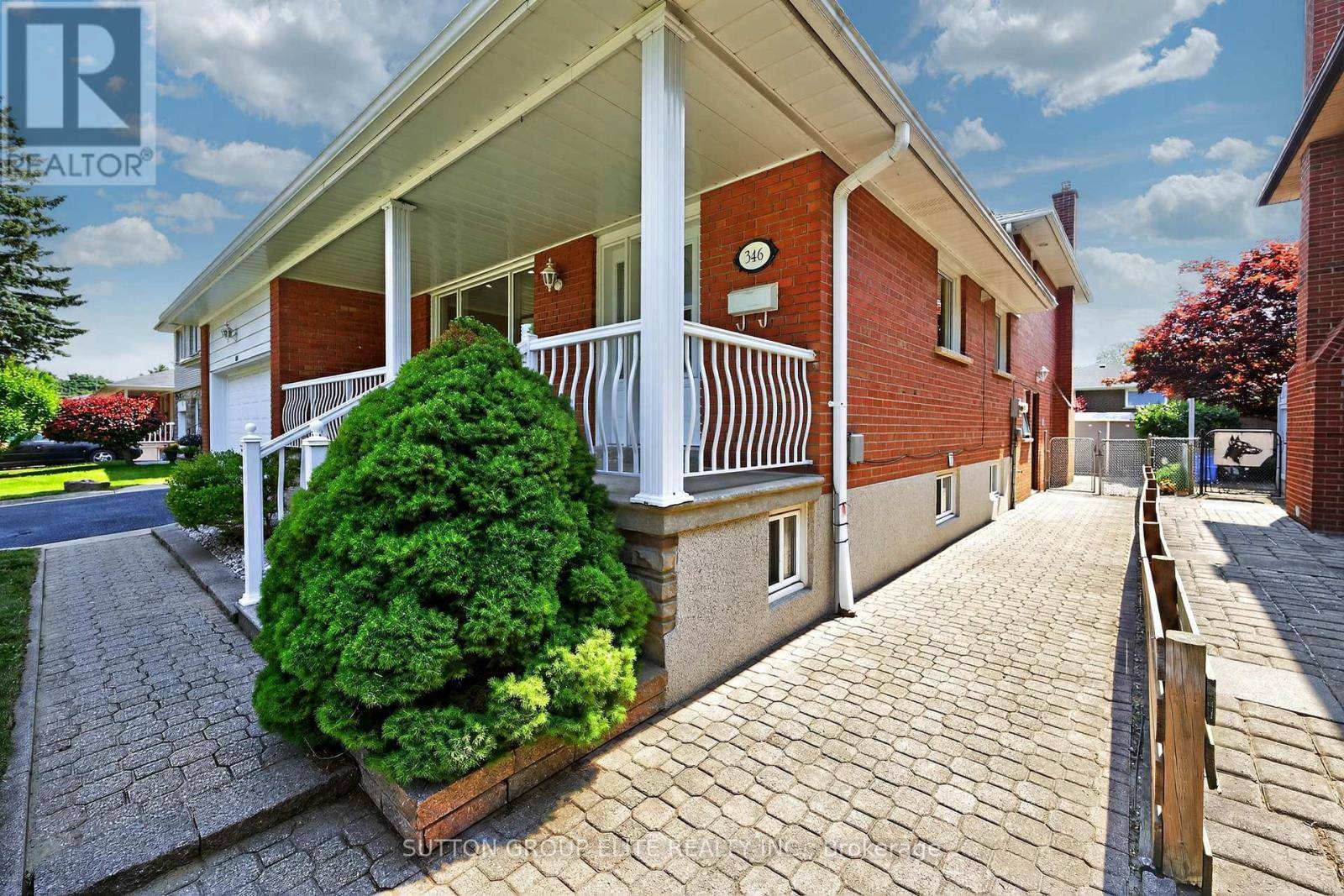 Mississauga (cooksville), ON L5A1E7,346 CHANTENAY DRIVE