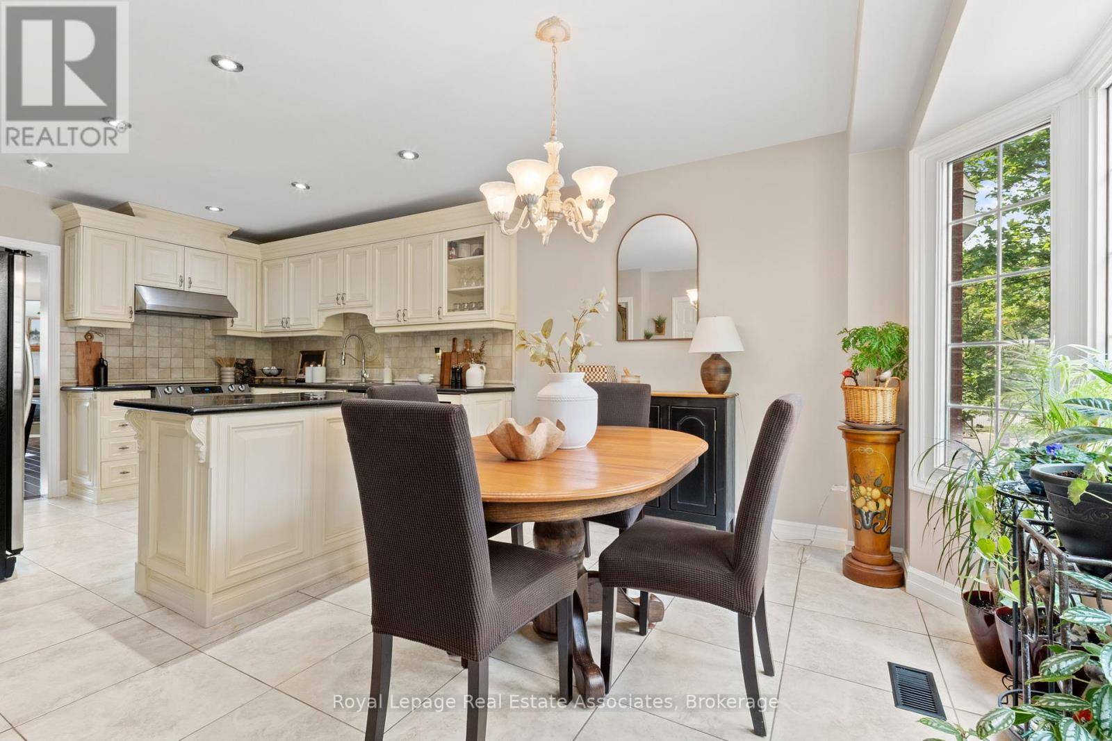 Mississauga (central Erin Mills), ON L5M4X7,4605 Donegal DR #7