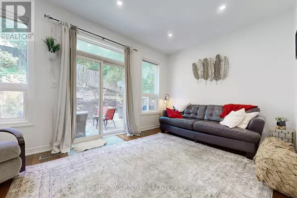 Toronto (stonegate-queensway), ON M8Y0A4,38 BELL MANOR DRIVE