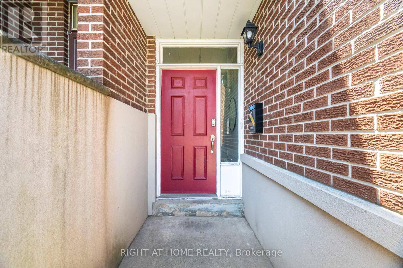 Mississauga (applewood), ON L4Y3Z4,3241 MCCARTHY COURT