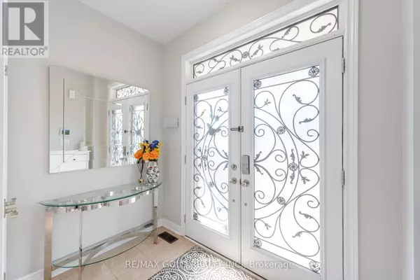 Brampton (bram East), ON L6P3J8,28 VERSAILLES CRESCENT
