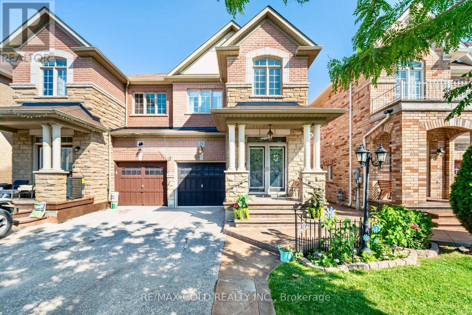 28 VERSAILLES CRESCENT, Brampton (bram East), ON L6P3J8