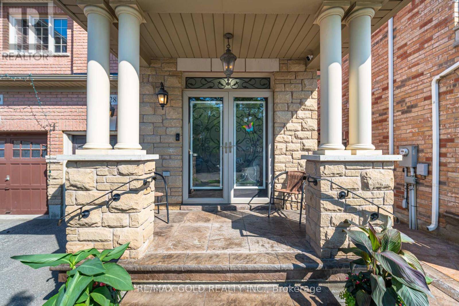 Brampton (bram East), ON L6P3J8,28 VERSAILLES CRESCENT