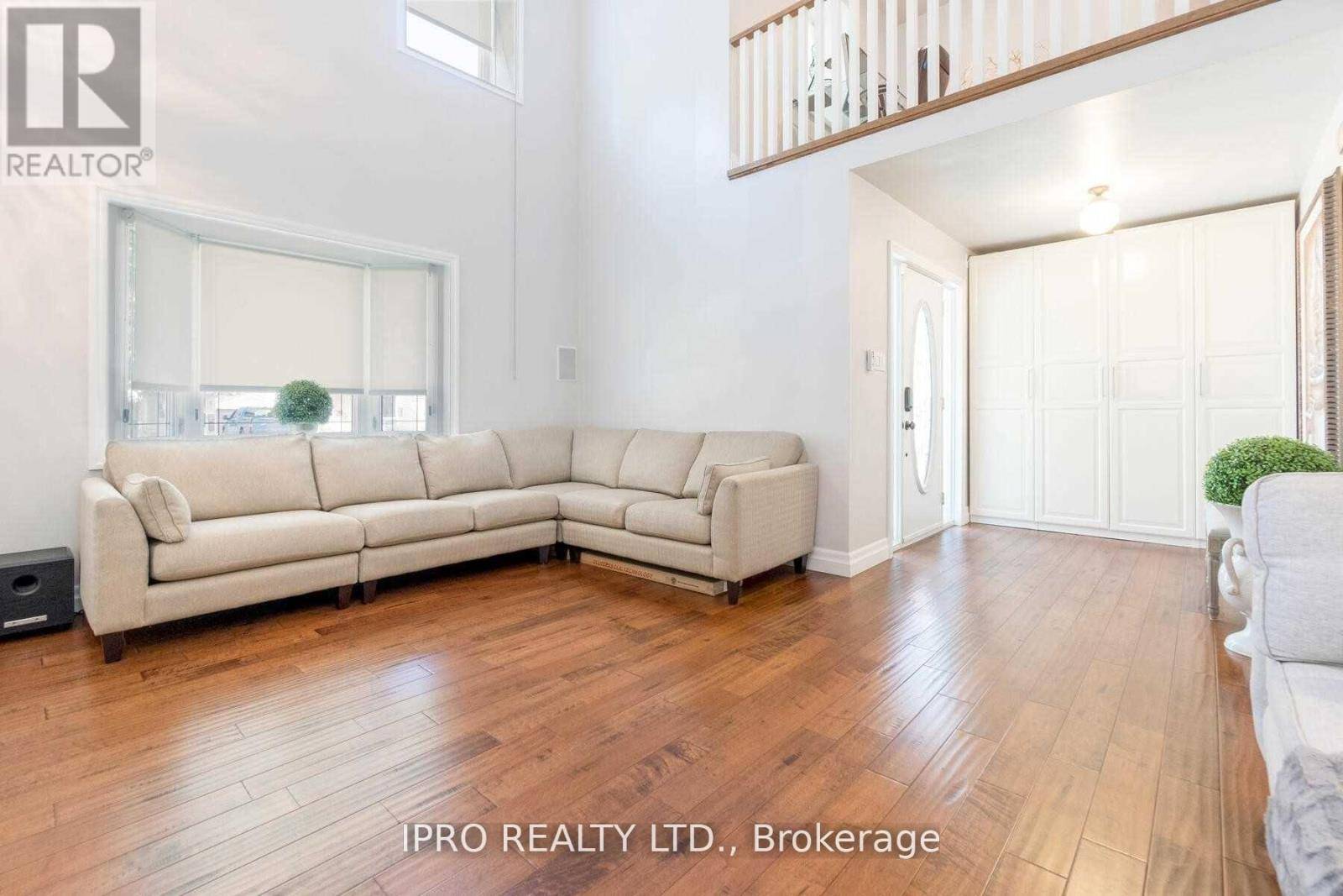 Brampton (brampton West), ON L6X1W8,18 SUNSET BOULEVARD