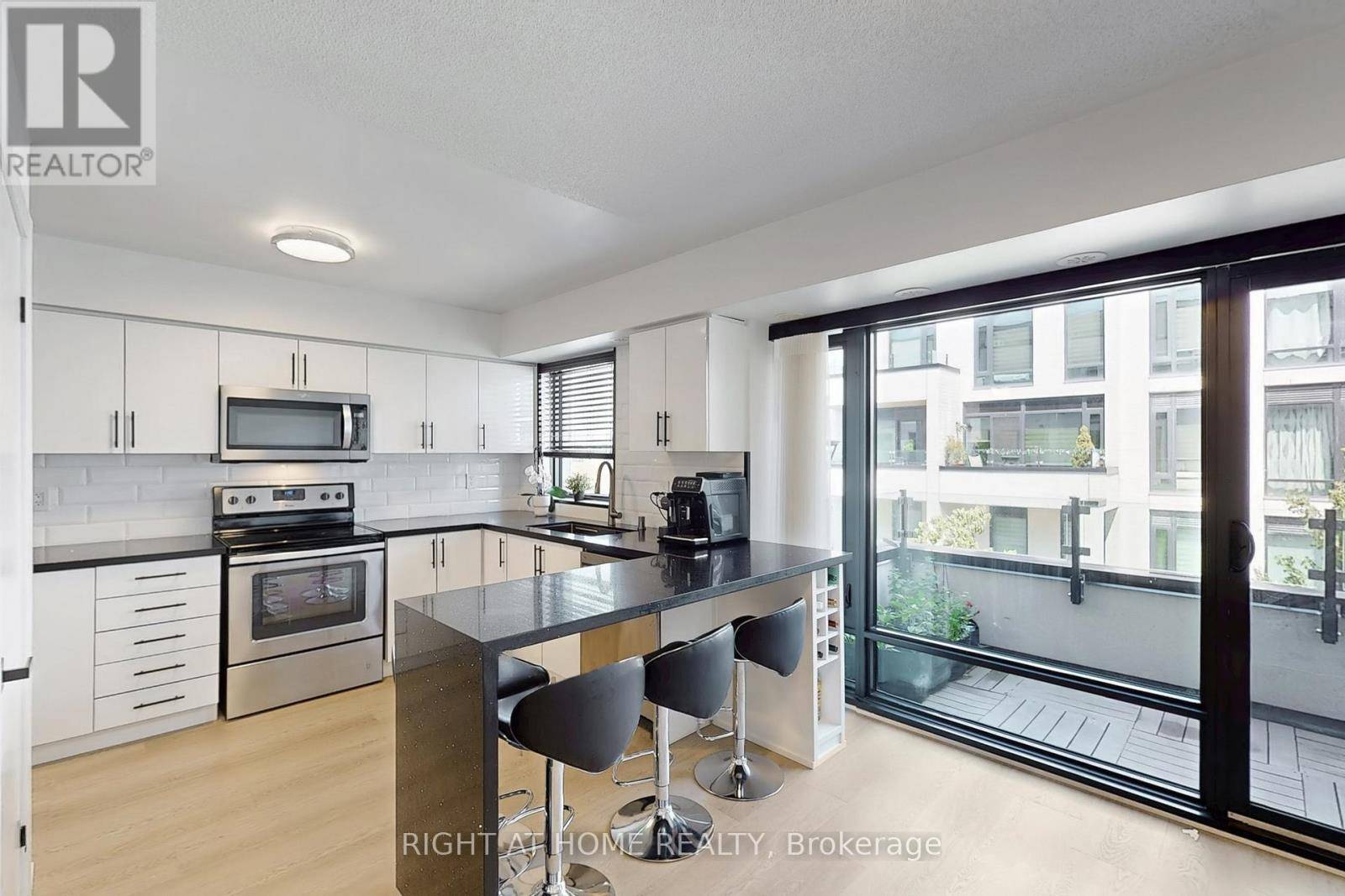 Toronto (willowridge-martingrove-richview), ON M9R4A6,138 Widdicombe Hill BLVD #710
