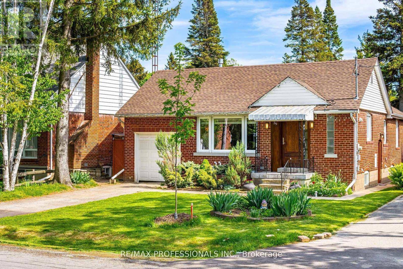 39 OLD OAK ROAD, Toronto (kingsway South), ON M9A2W1