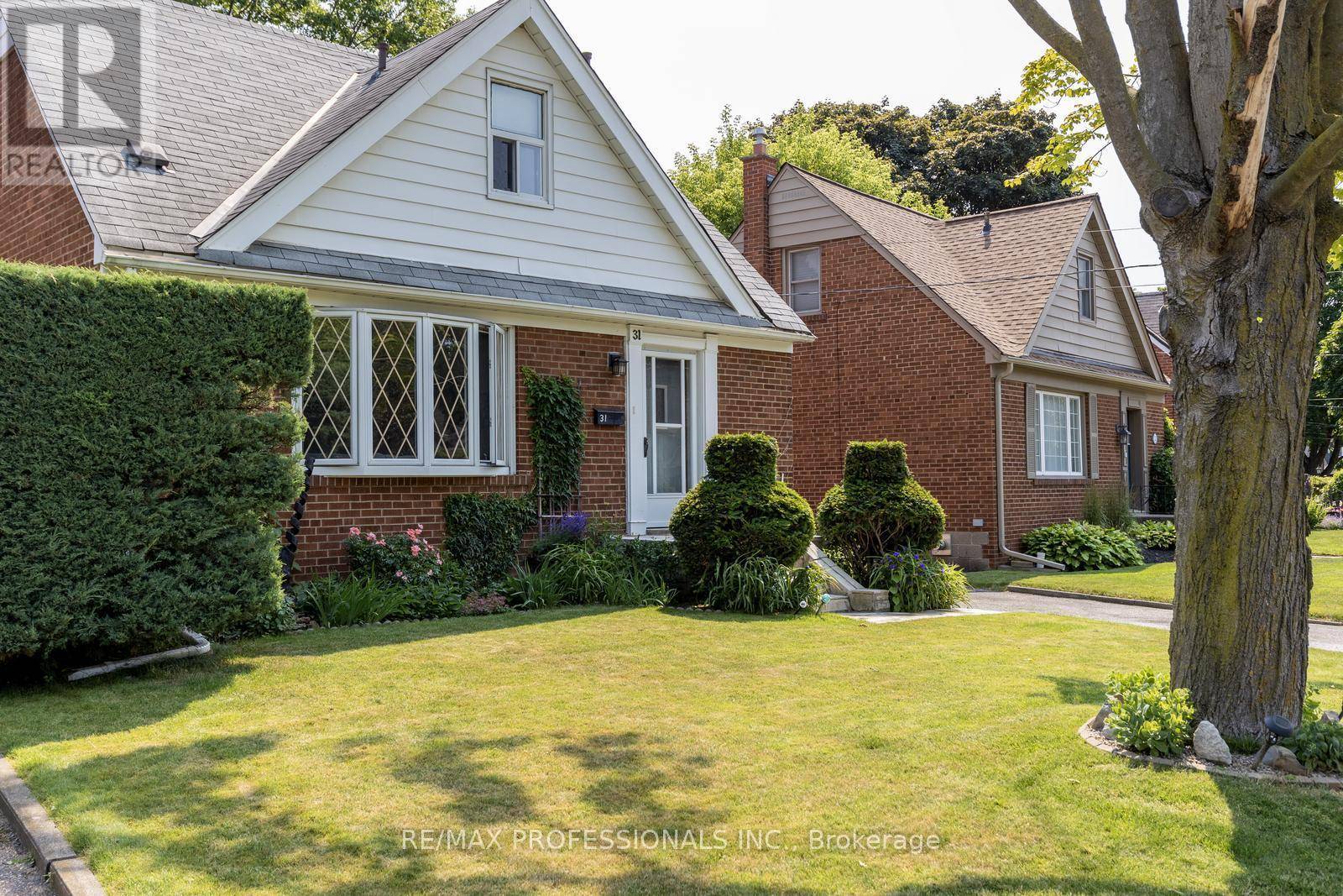 Toronto (alderwood), ON M8W3Z6,31 WESTLEIGH CRESCENT
