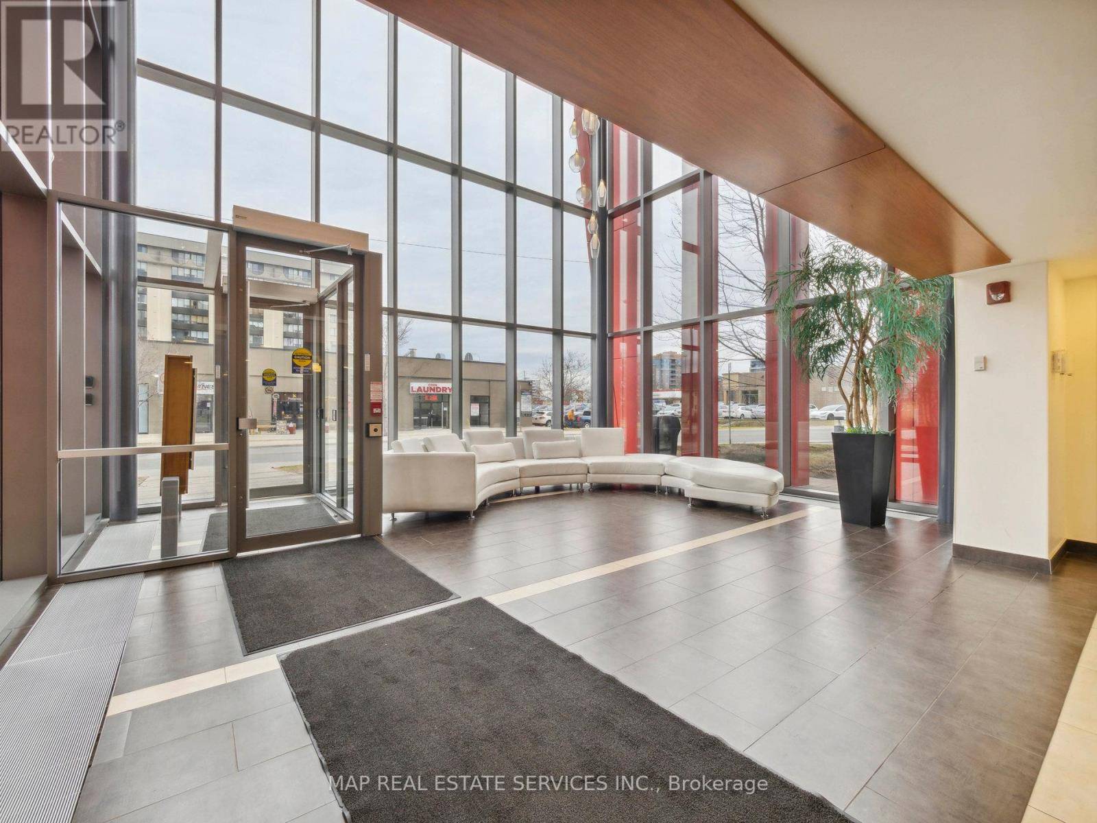 Toronto (downsview-roding-cfb), ON M3M0B3,15 James Finlay WAY #805