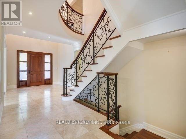 Oakville (oo Old Oakville), ON L6J1K6,540 LAKESHORE ROAD E