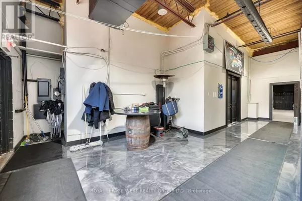 Toronto (west Humber-clairville), ON M9W4N3,55 Brydon DR #4