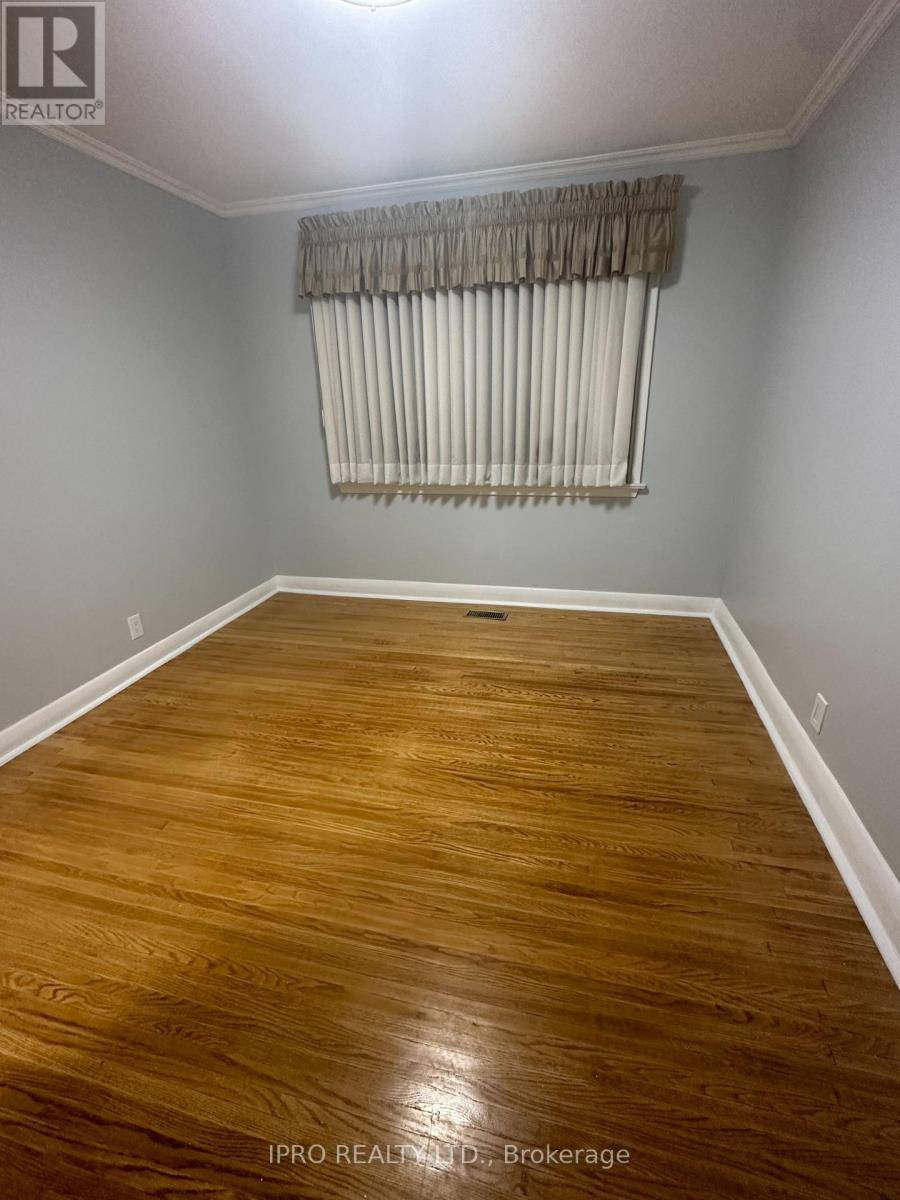 Mississauga (streetsville), ON L5M1B3,17 Sora DR #Main