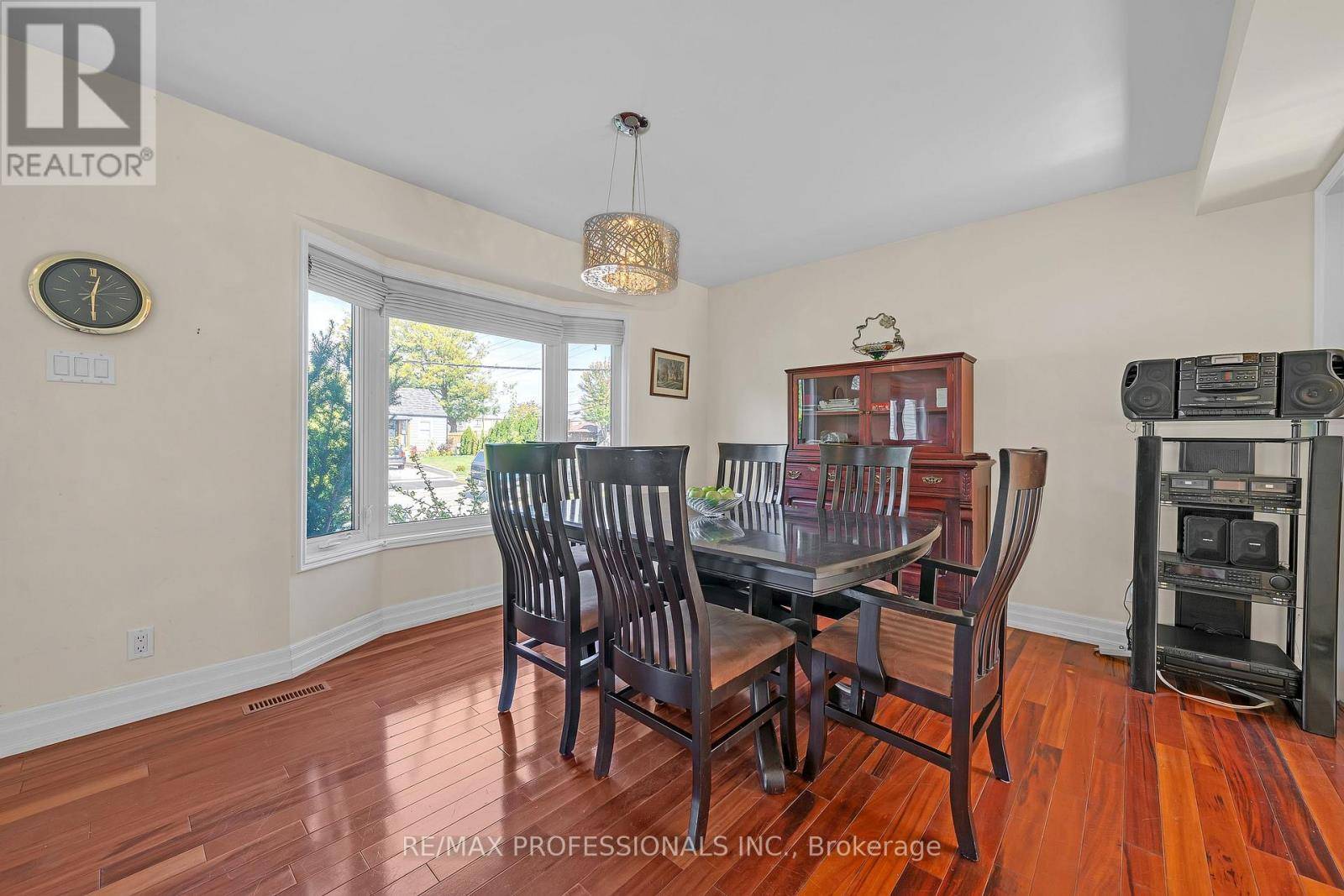 Toronto (stonegate-queensway), ON M8Z1Y8,3 FRANKWOOD ROAD