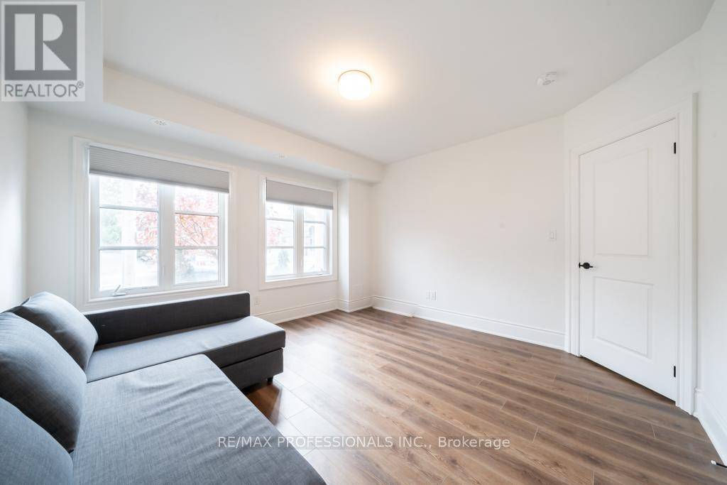 Mississauga (streetsville), ON L5M1Y8,76A Thomas ST #8