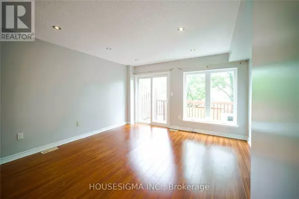 Mississauga (hurontario), ON L5R3V9,80 Strathaven DR #21