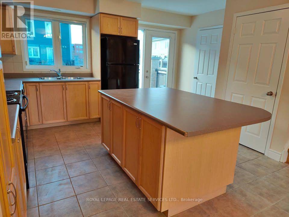 Brampton (sandringham-wellington), ON L6R0Y6,60 Fairwood CIR #150