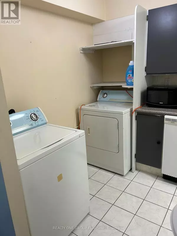 Toronto (black Creek), ON M3N2Y5,10 Tobermory DR #1205