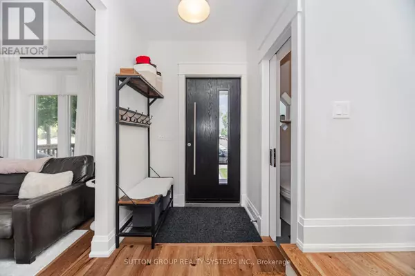 Toronto (junction Area), ON M6P1V3,237 ST JOHNS ROAD