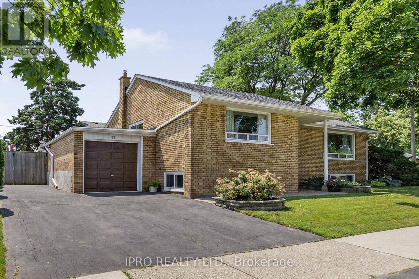 Toronto (kingsview Village-the Westway), ON M9R1N1,11 NUGENT ROAD
