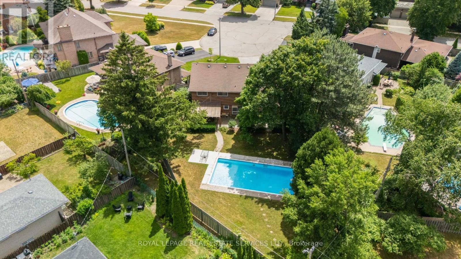 Toronto (edenbridge-humber Valley), ON M9A4T7,3 ASHMILL COURT