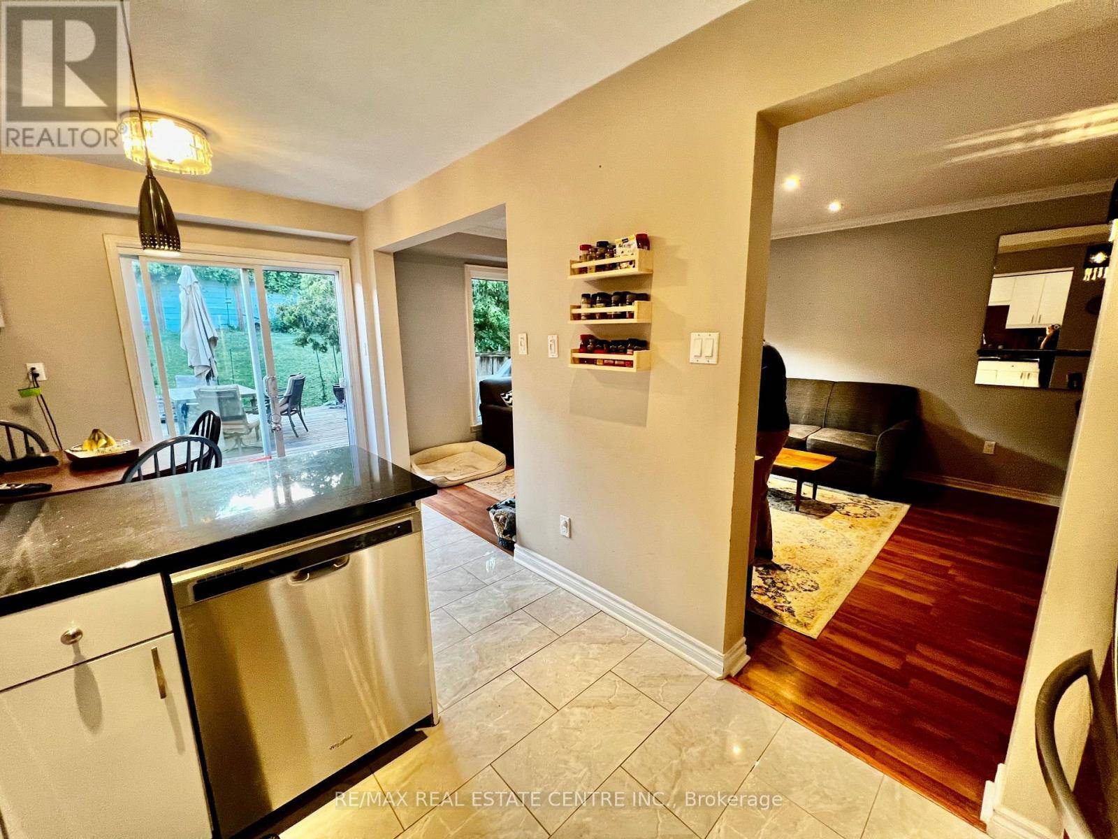 Mississauga (lorne Park), ON L5H4A7,845 SWEETWATER CRESCENT