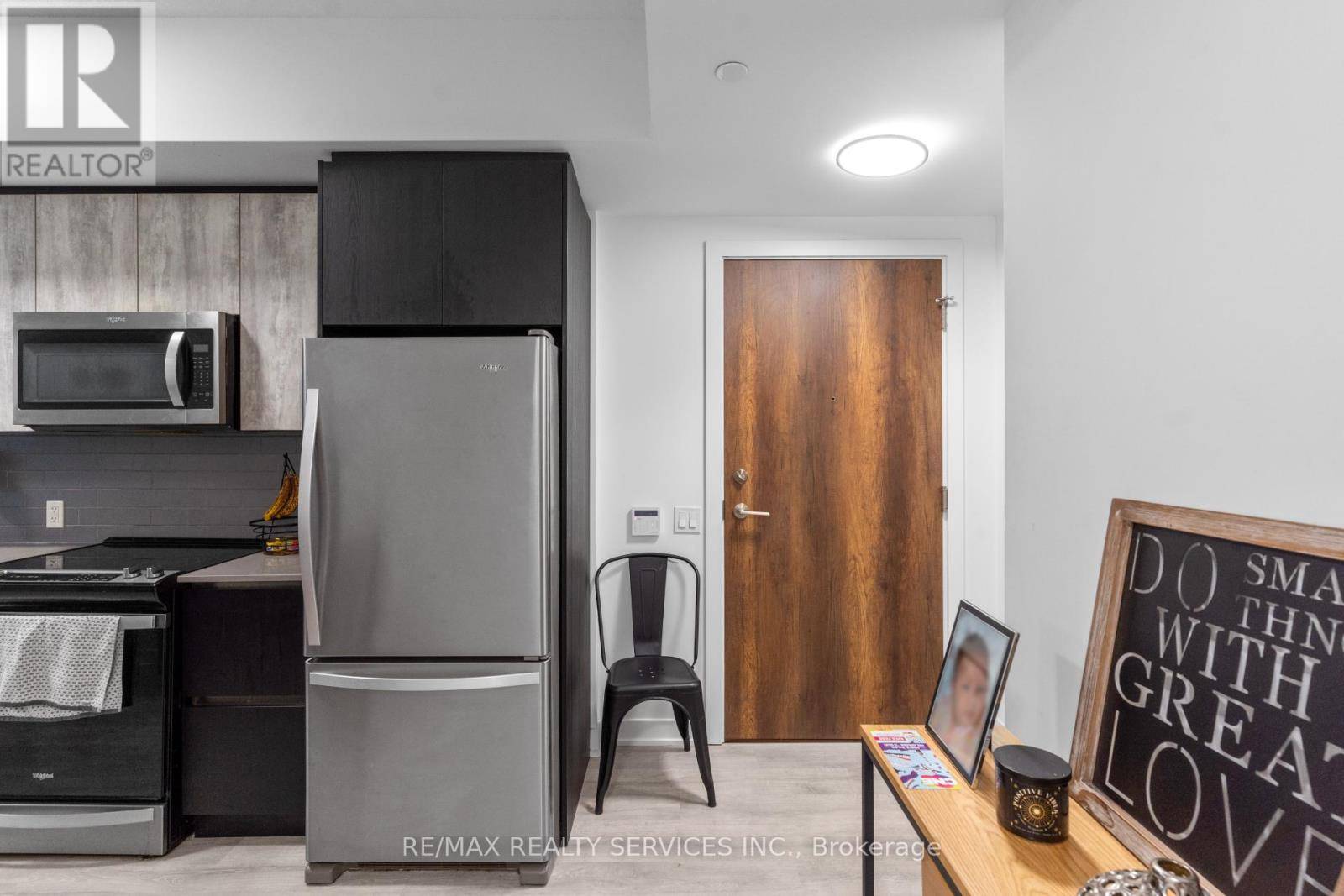 Toronto (mimico), ON M8Y0A7,251 Manitoba ST #115