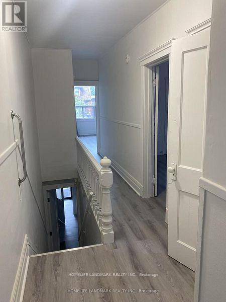 Toronto (dovercourt-wallace Emerson-junction), ON M6H2X7,1067 Dovercourt RD #2nd Floor