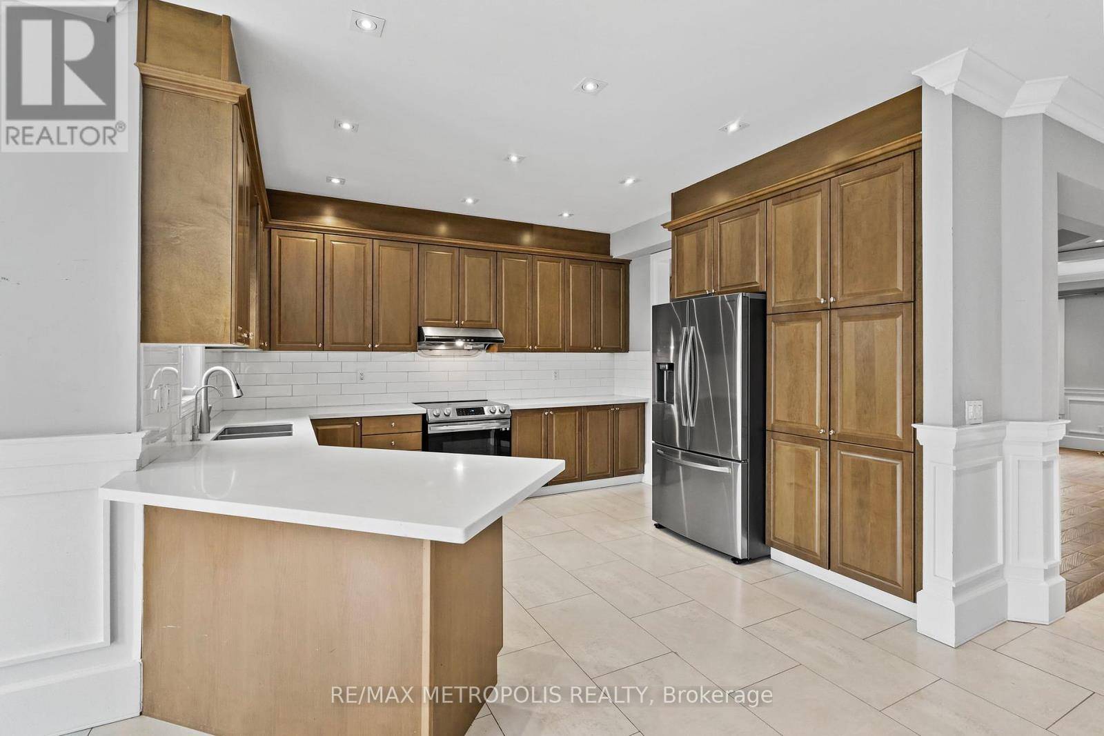 Brampton (vales Of Castlemore North), ON L6P1V9,16 EIFFEL BOULEVARD