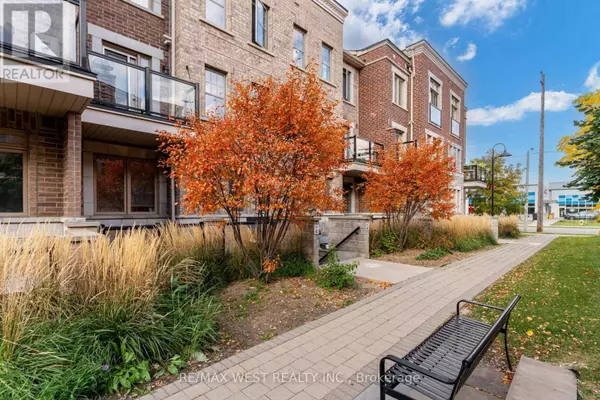 Toronto (humberlea-pelmo Park), ON M9M0E8,2315 Sheppard Ave W #43