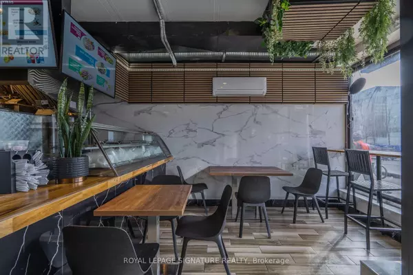 Toronto (dovercourt-wallace Emerson-junction), ON M6H1M8,1106 BLOOR STREET W