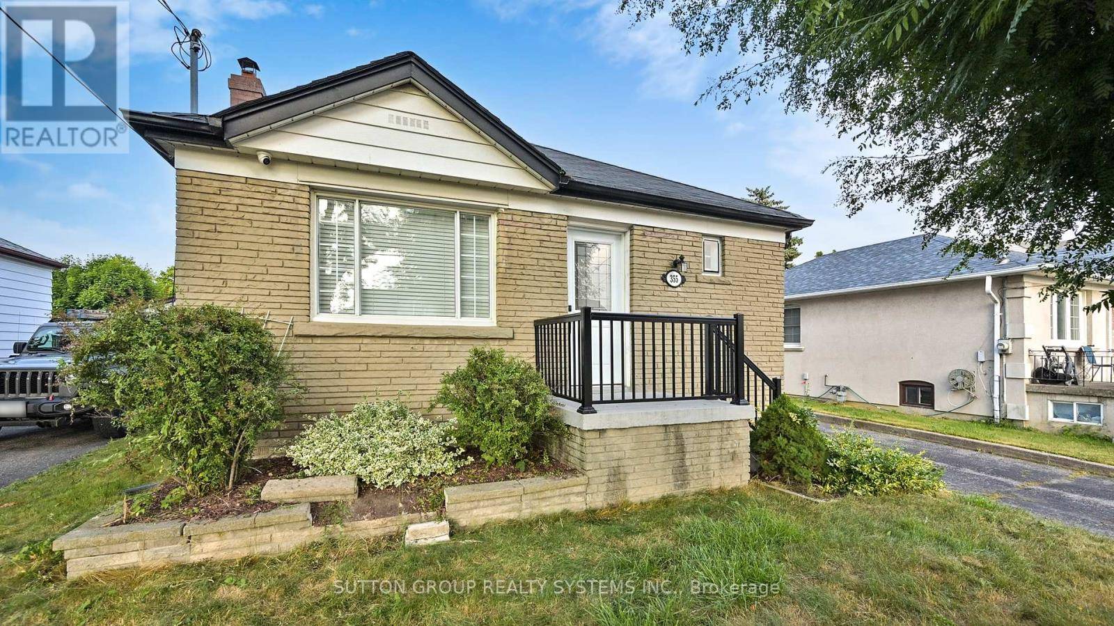 Toronto (maple Leaf), ON M6L2V8,355 CULFORD ROAD