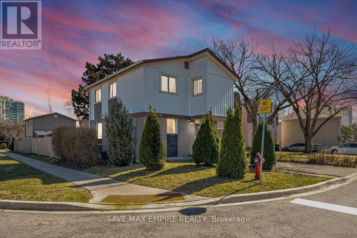 18 HASTING SQUARE, Brampton (central Park), ON L6S2N8