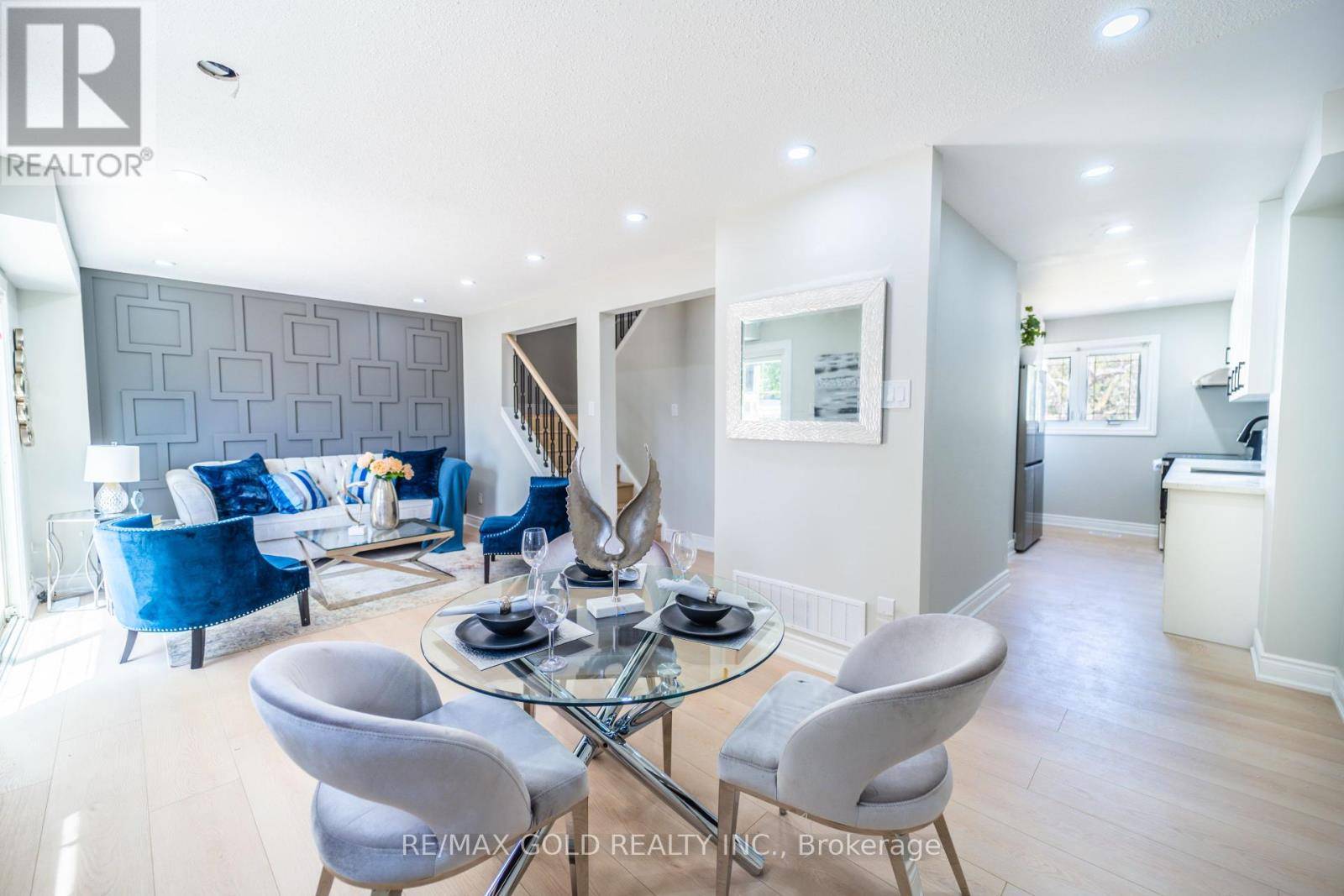 Brampton (central Park), ON L6S2A7,9 HALLCROWN COURT