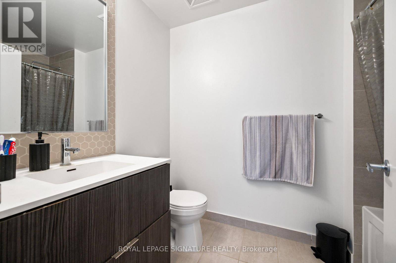Mississauga (central Erin Mills), ON L5M0Y2,2520 Eglinton AVE West #PH1905