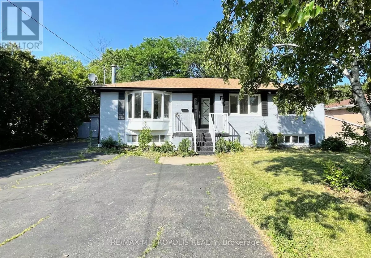 Oakville (wo West), ON L6L4A8,575 Third Line #Main