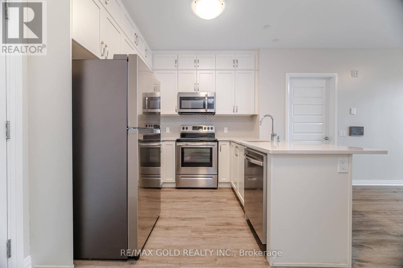 Oakville (go Glenorchy), ON L6M5N4,95 Dundas ST West #202