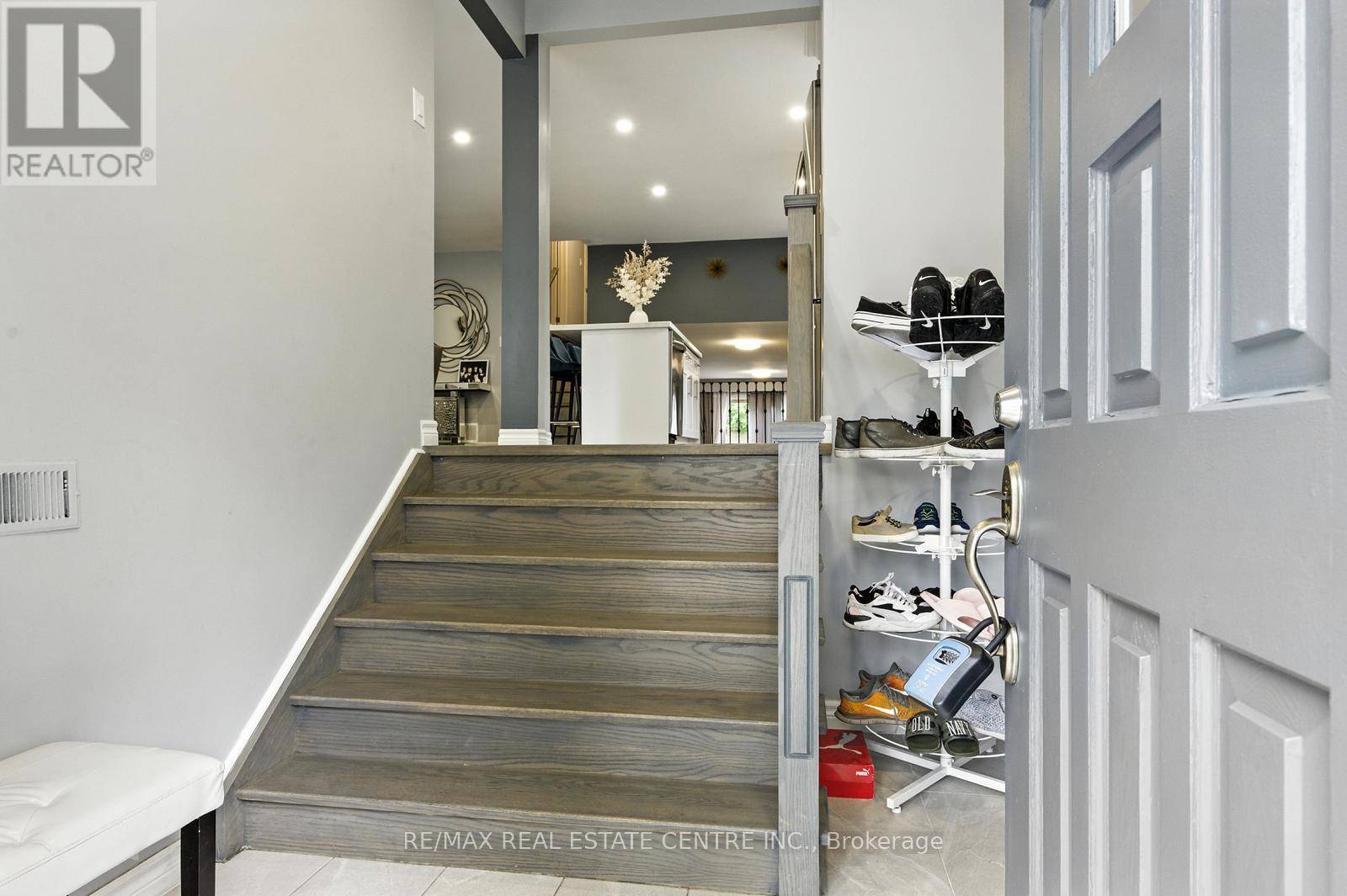 Mississauga (meadowvale), ON L5N2M7,6423 CHAUMONT CRESCENT
