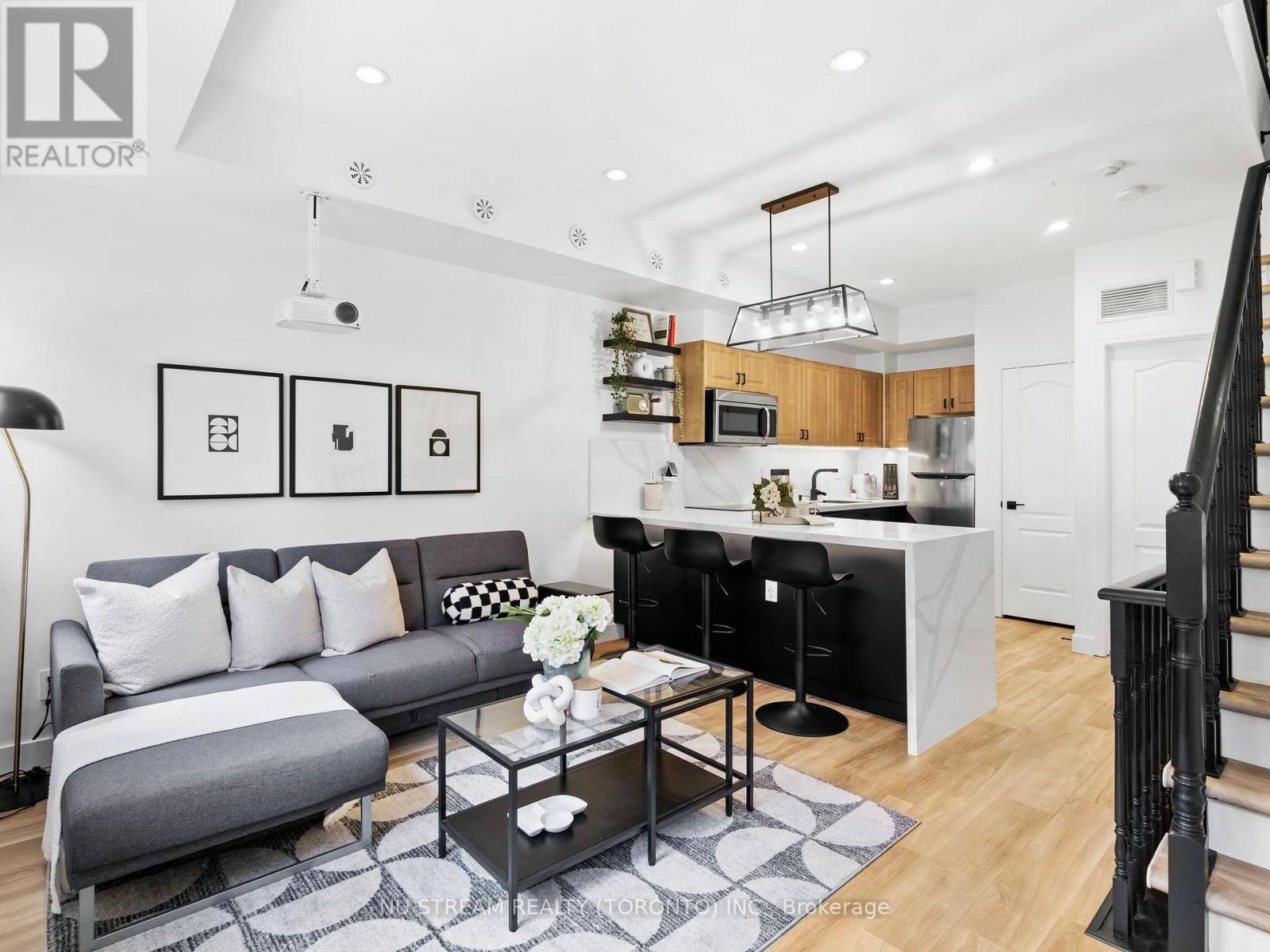 873 Wilson AVE #15, Toronto (downsview-roding-cfb), ON M3K1E6