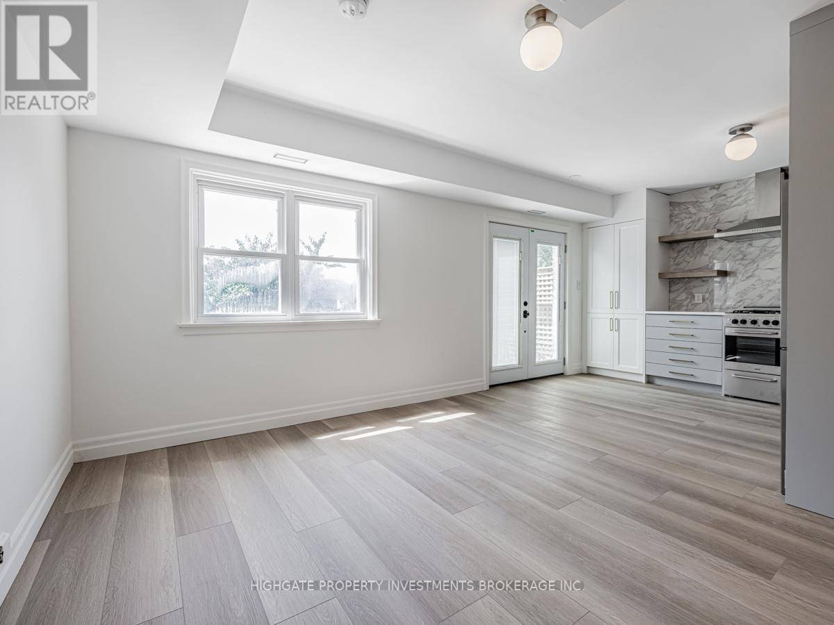Toronto (caledonia-fairbank), ON M6E4C9,170 Ennerdale RD #Back