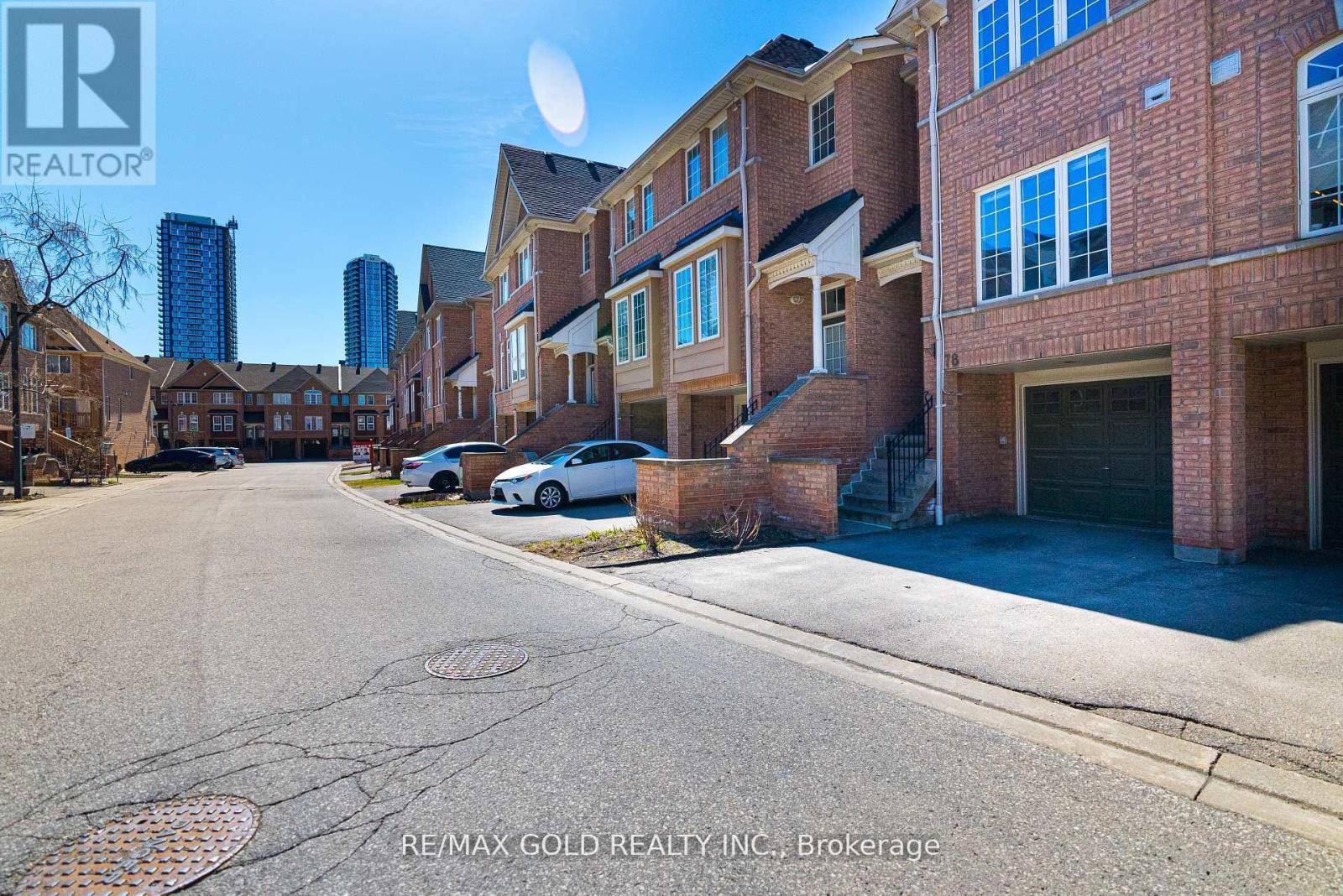 Mississauga (hurontario), ON L5R4E7,50 Strathaven DR #78