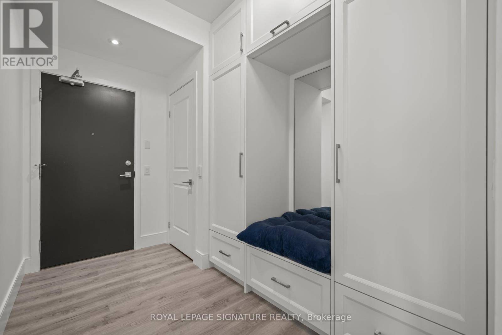 Toronto (mimico), ON M8V0H9,10 Parklawn RD #3109