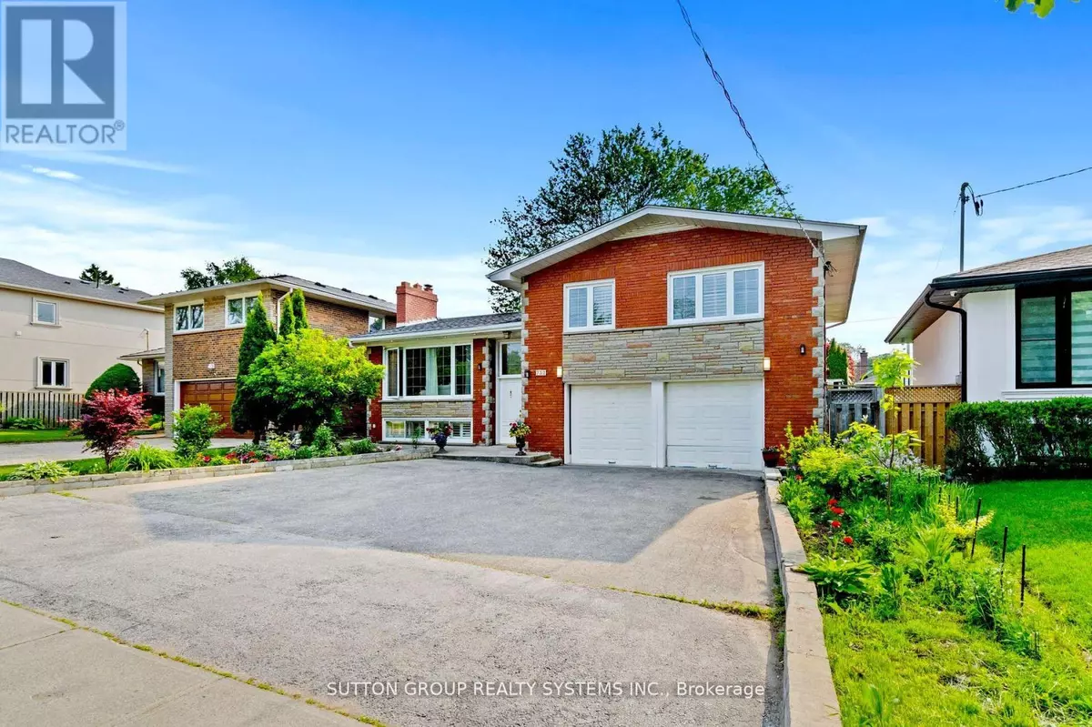 Toronto (stonegate-queensway), ON M8Y2T6,732 ROYAL YORK ROAD
