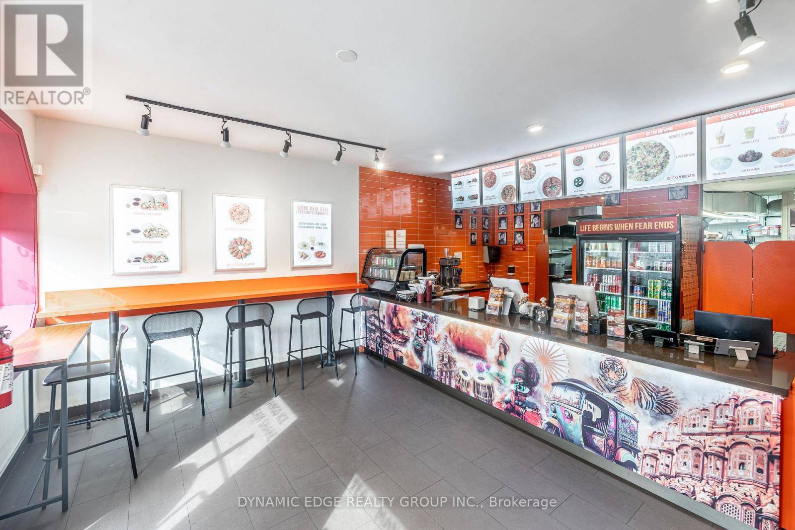 Mississauga (port Credit), ON L5G1C9,59 LAKESHORE ROAD E