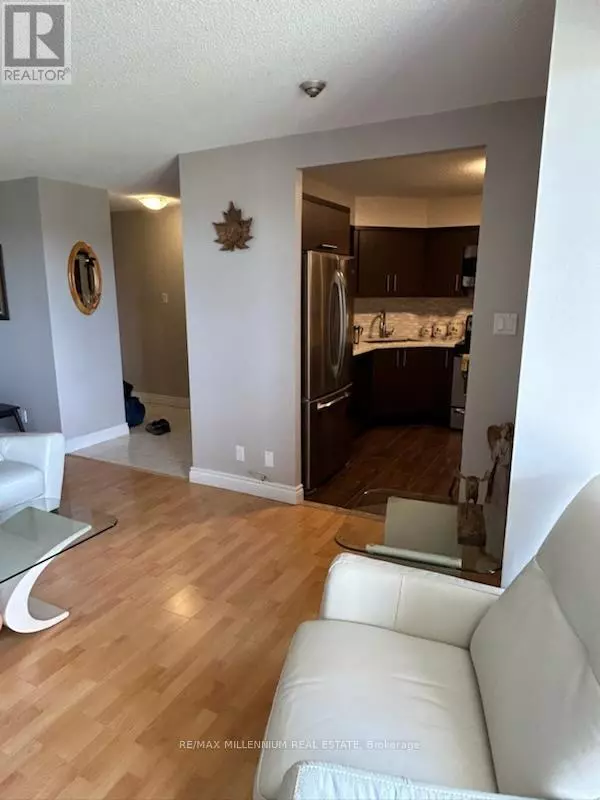 Toronto (mount Olive-silverstone-jamestown), ON M9V5E7,61 Markbrook LN #811