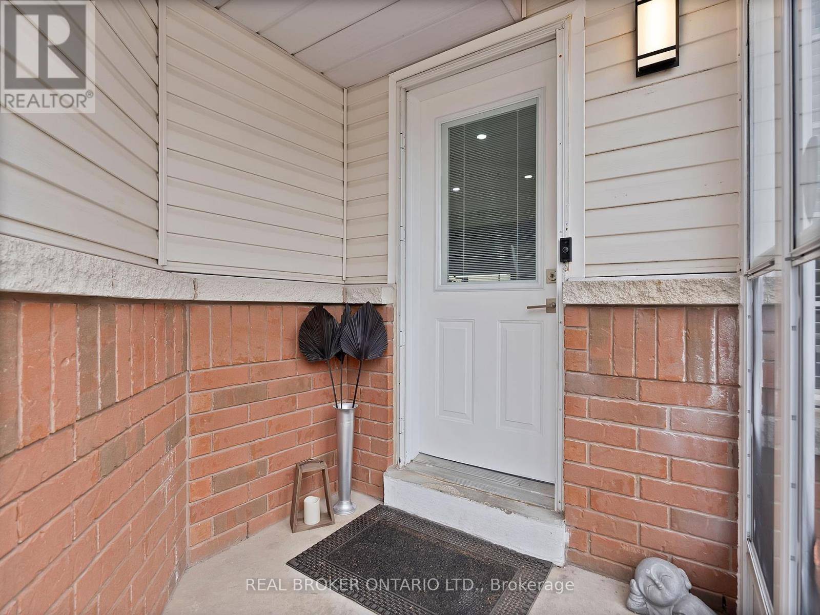 Milton (de Dempsey), ON L9T5P9,1106 DAVIS LANE