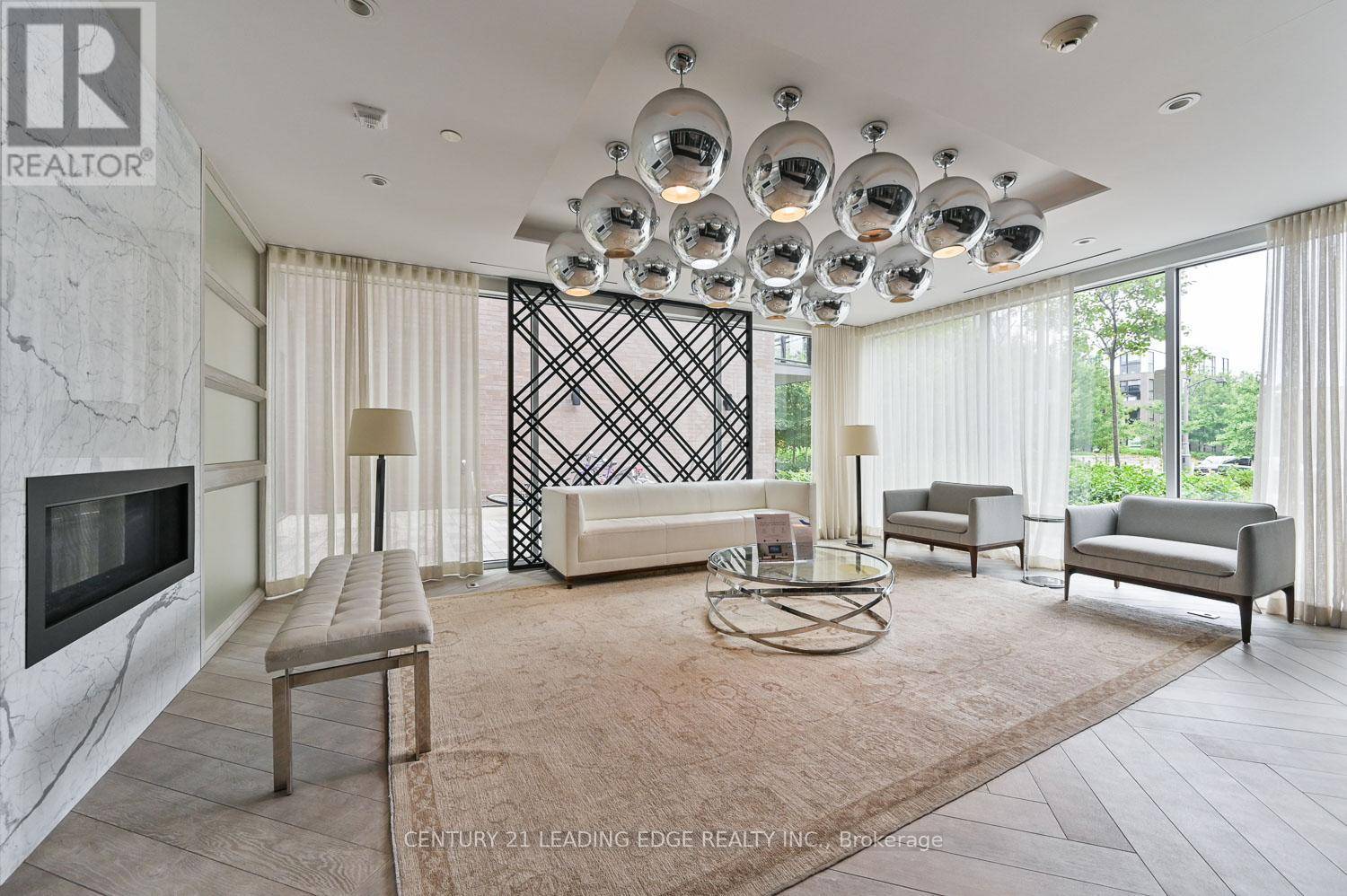 Oakville (go Glenorchy), ON L6H0W5,168 Sabina DR #301