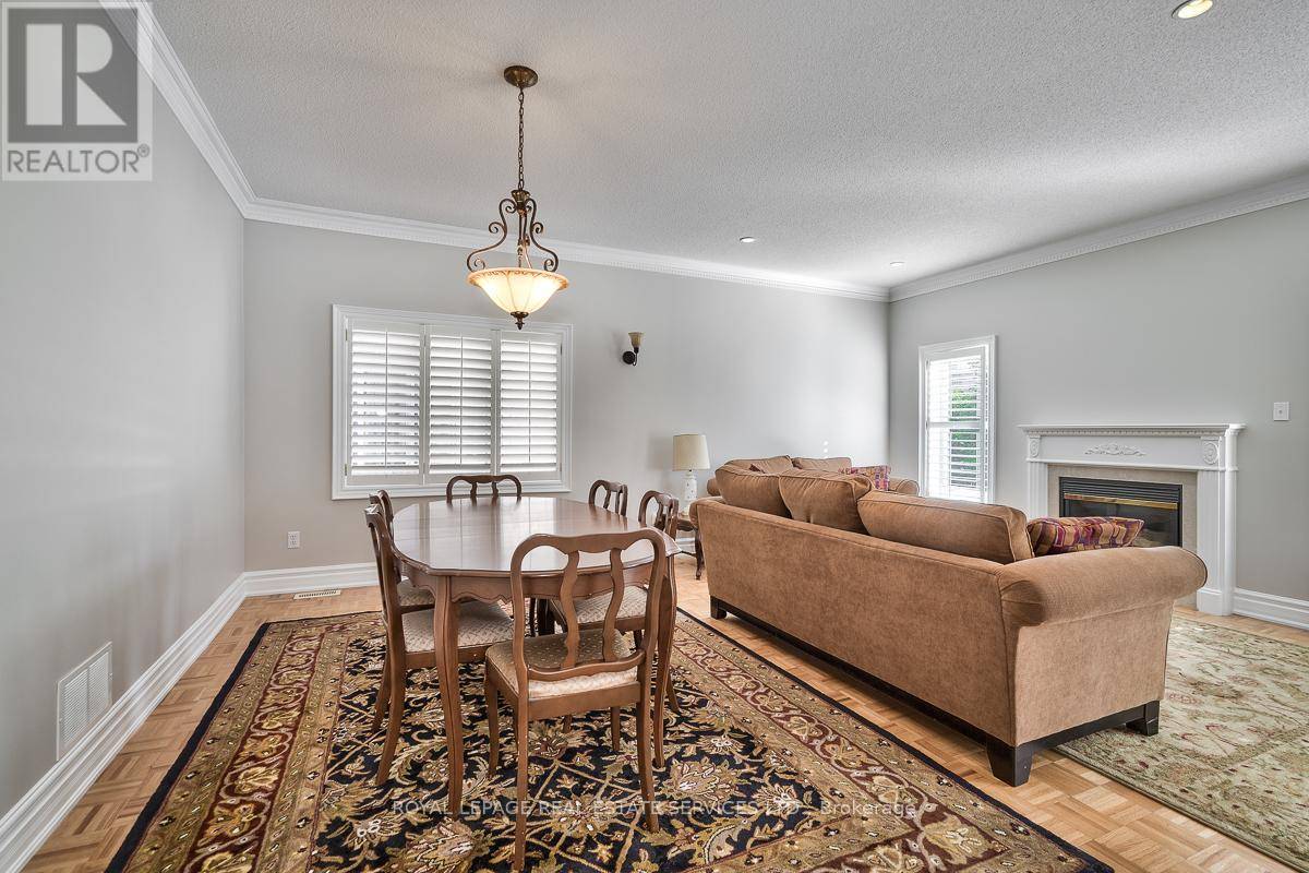 Oakville (wc Wedgewood Creek), ON L6H7A5,466 THISTLE GLEN LANE
